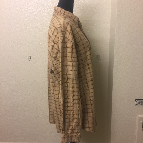100% cotton tan/brown/green textured button down shirt - Picture 6 of 9